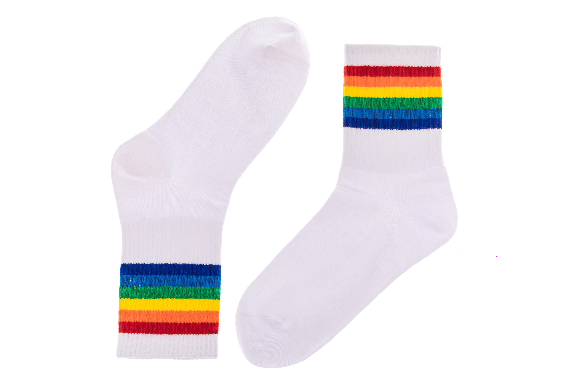 На фото 2 - Белые женские носки с принтом "радуга"