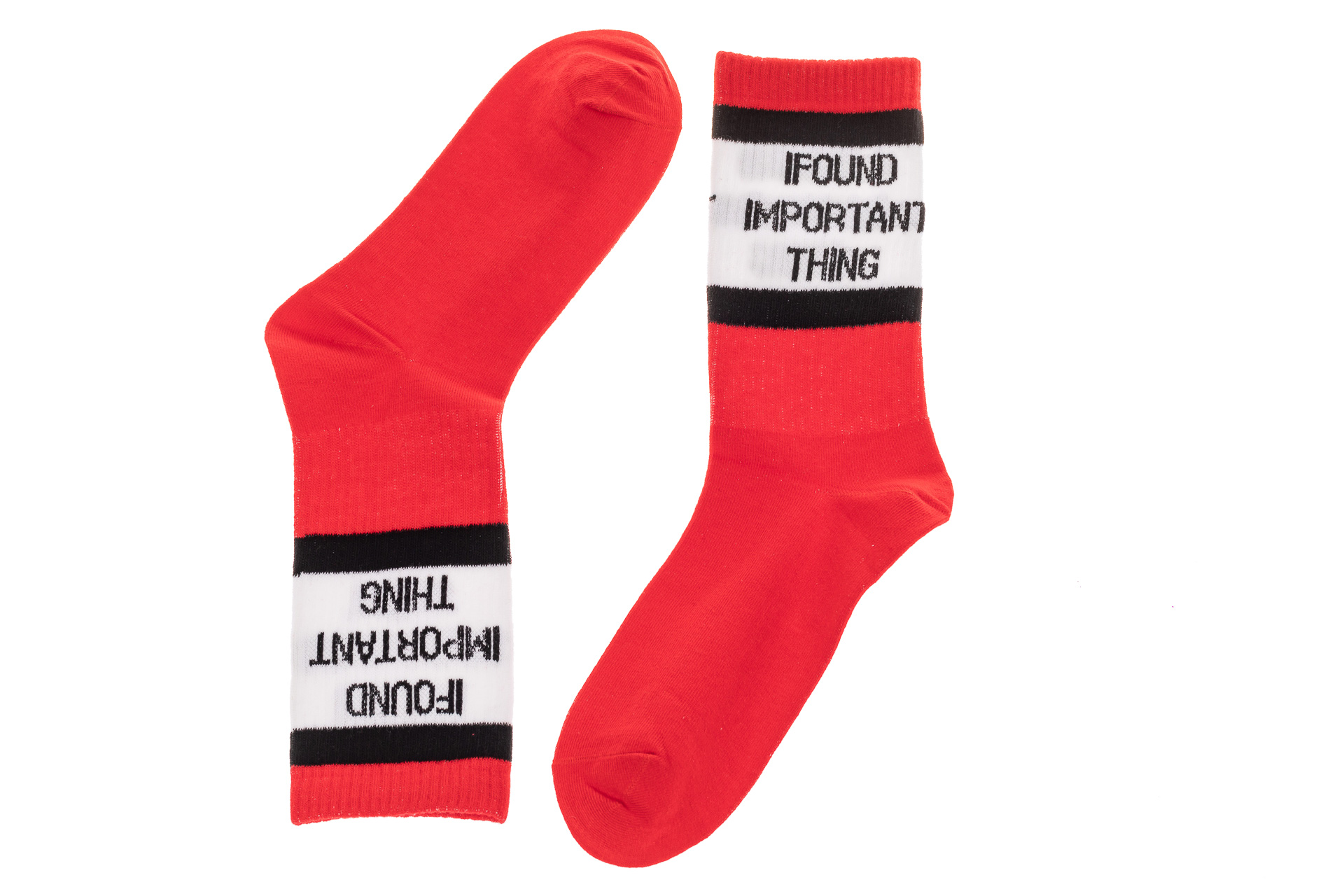 На фото 2 - Женские носки с надписью, основной цвет красный