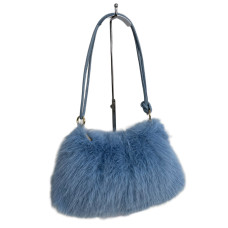 На фото 1 - Женская сумка из искусственного меха, цвет голубой