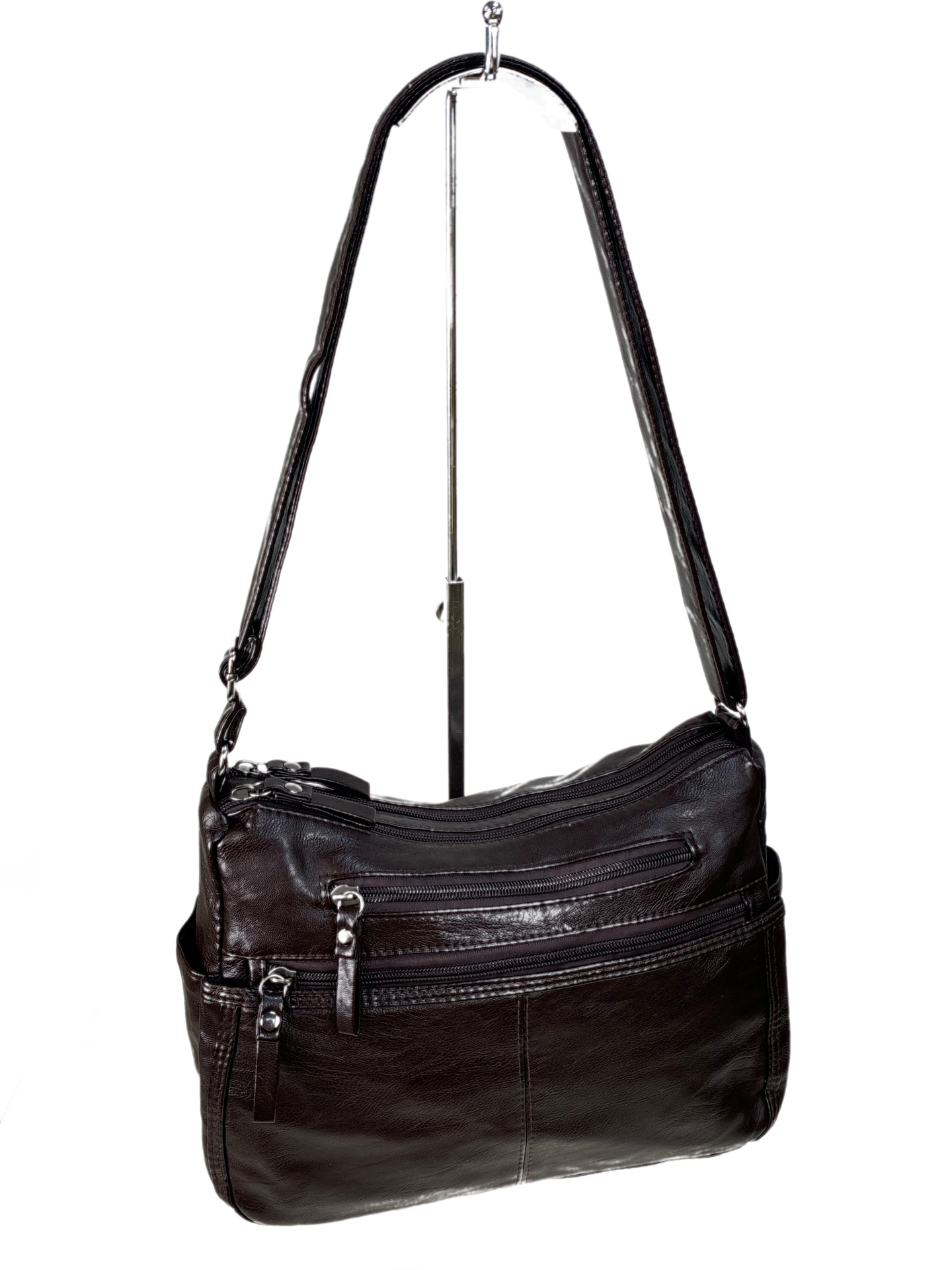 На фото 1 - Женская сумка из искусственной кожи цвет шоколад