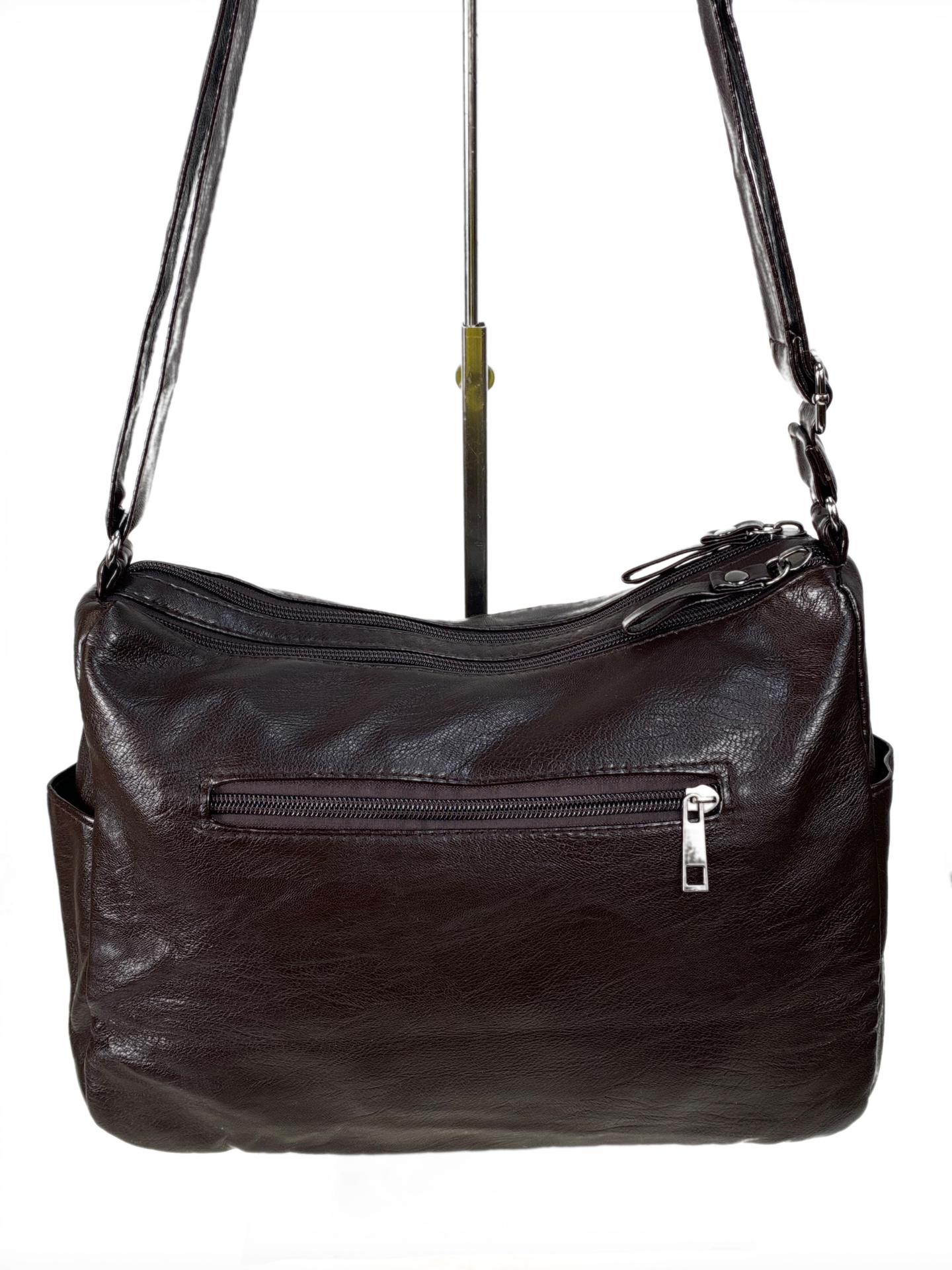 На фото 2 - Женская сумка из искусственной кожи цвет шоколад