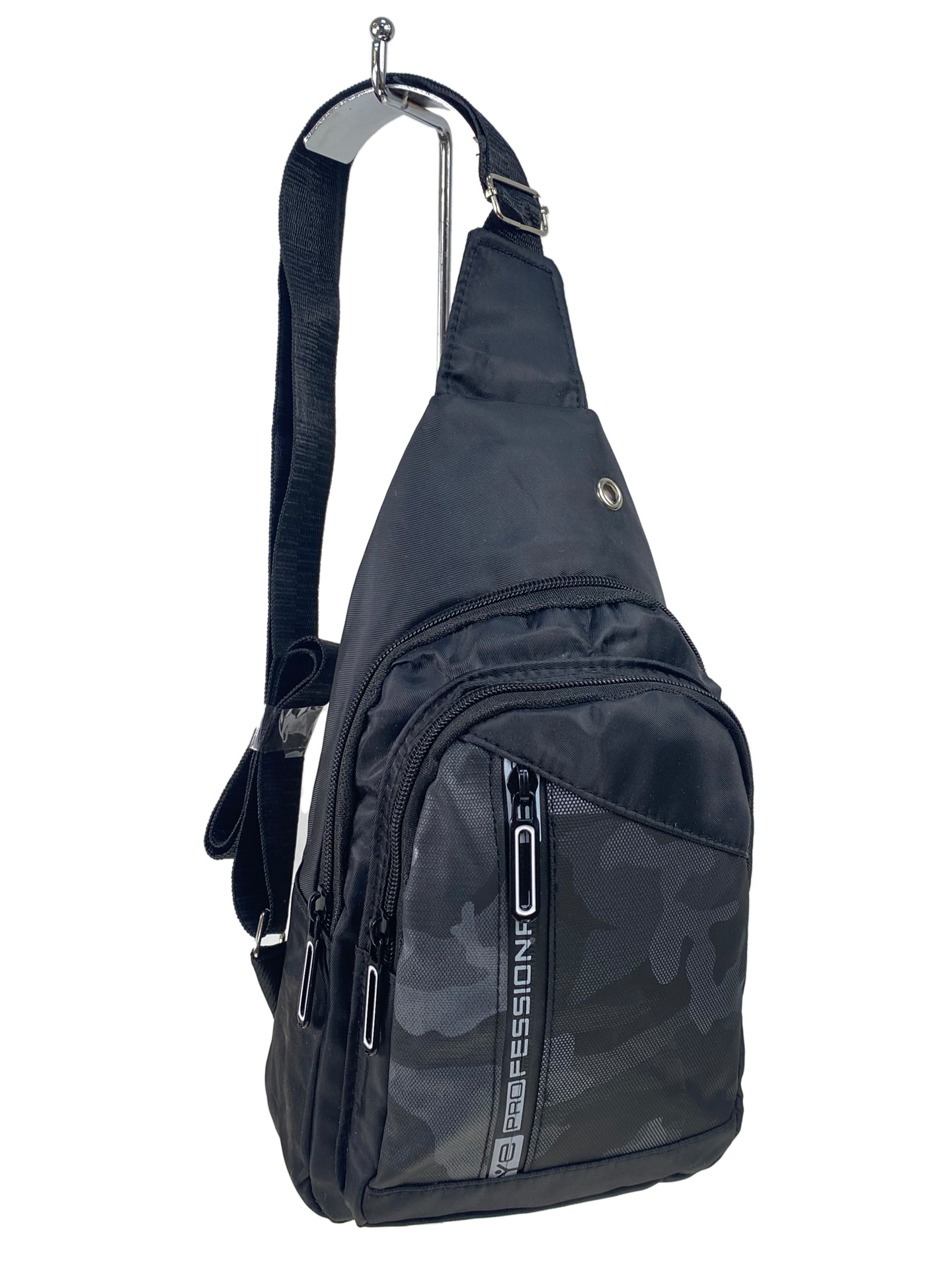 На фото 1 - Мужская сумка-слинг из текстиля, цвет черный