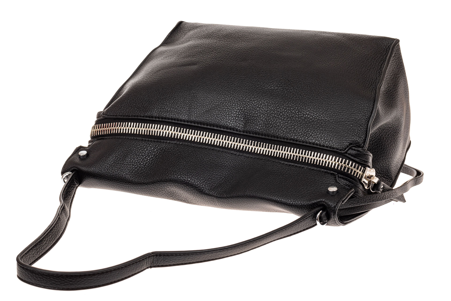 На фото 3 - Женская сумка со смещенной молнией из эко-кожи, черная