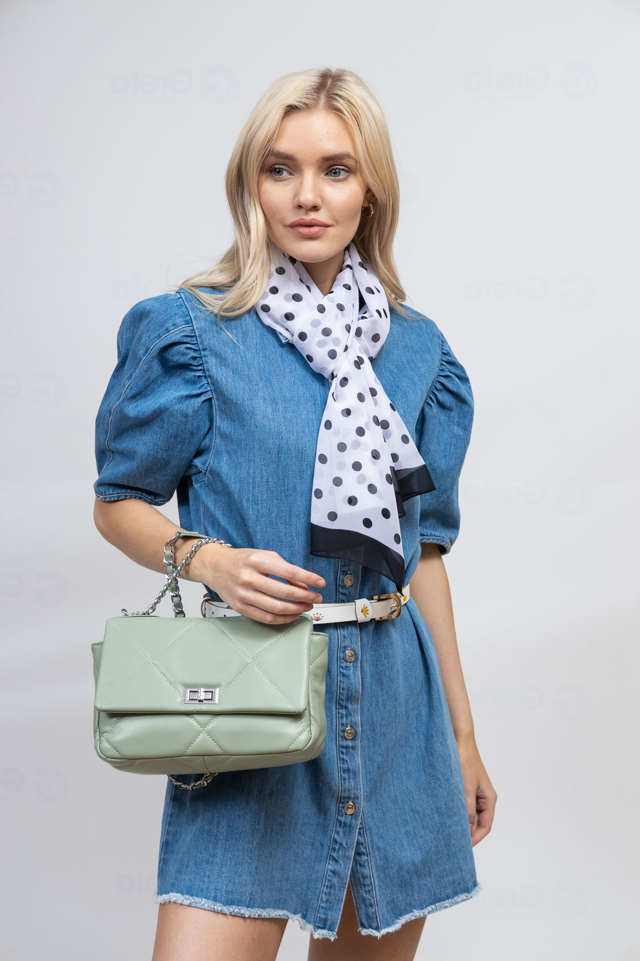 На фото 1 - Женская сумка кросс-боди из искусственной кожи, цвет  мятный