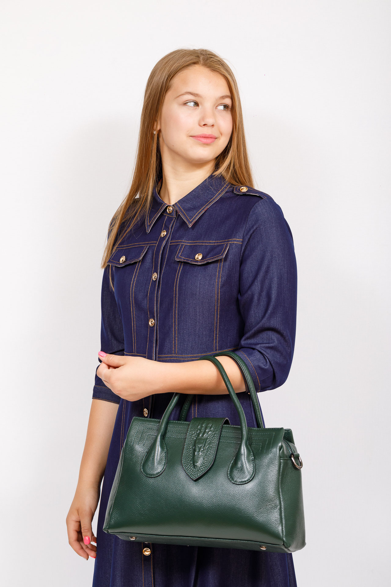 На фото 4 - Женская сумка с гортом из крокодила, цвет зеленый