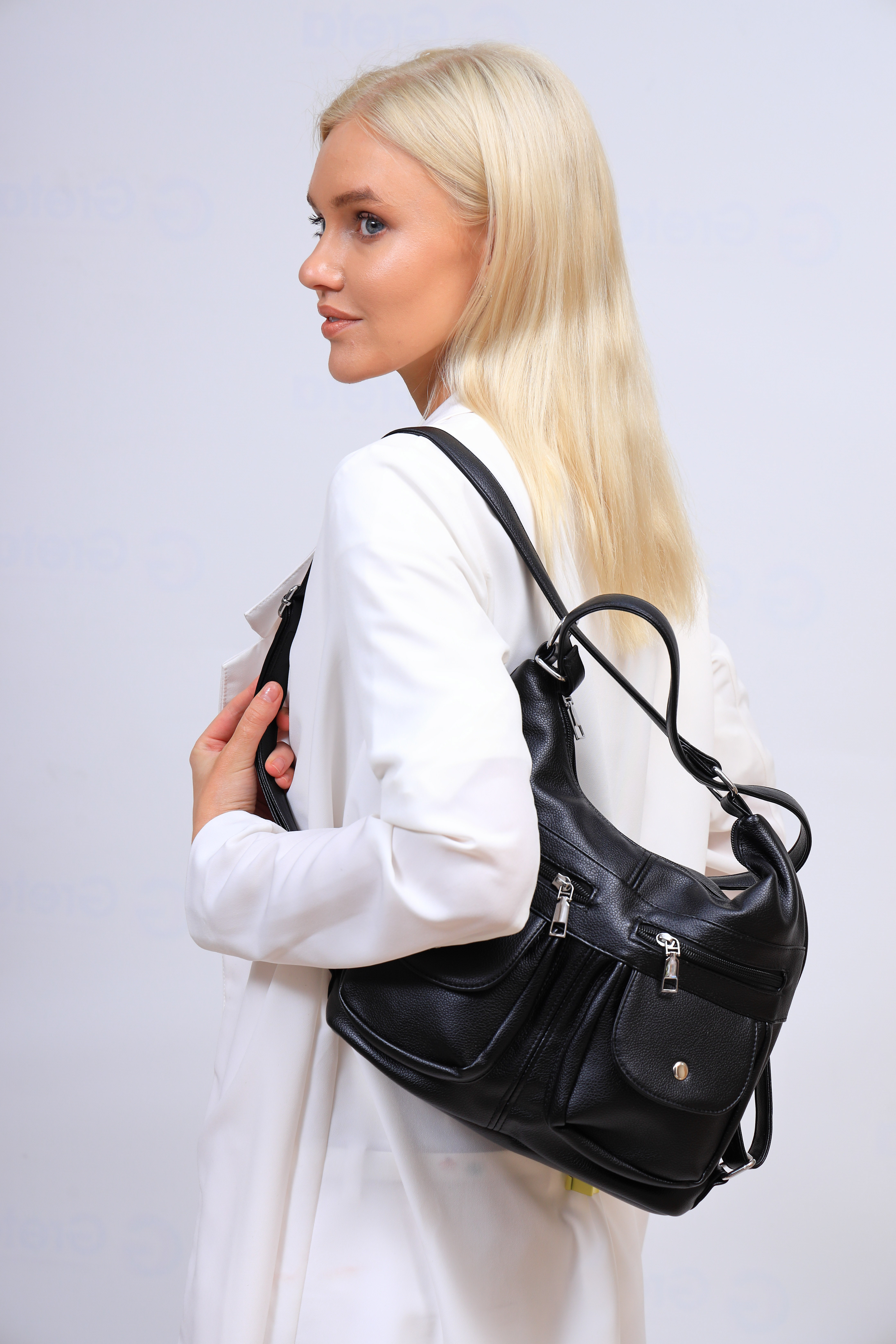 На фото 1 -  Женская сумка хобо из искусственной кожи, цвет черный