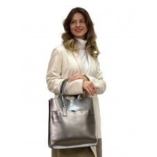 На фото 1 - Женская сумка из натуральной кожи, цвет серебро