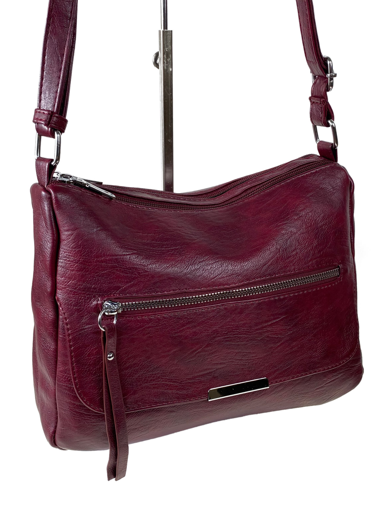 На фото 1 - Женская сумка из искусственной кожи, цвет вишня