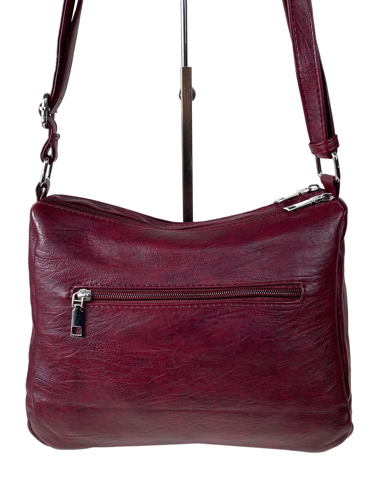 На фото 2 - Женская сумка из искусственной кожи, цвет вишня