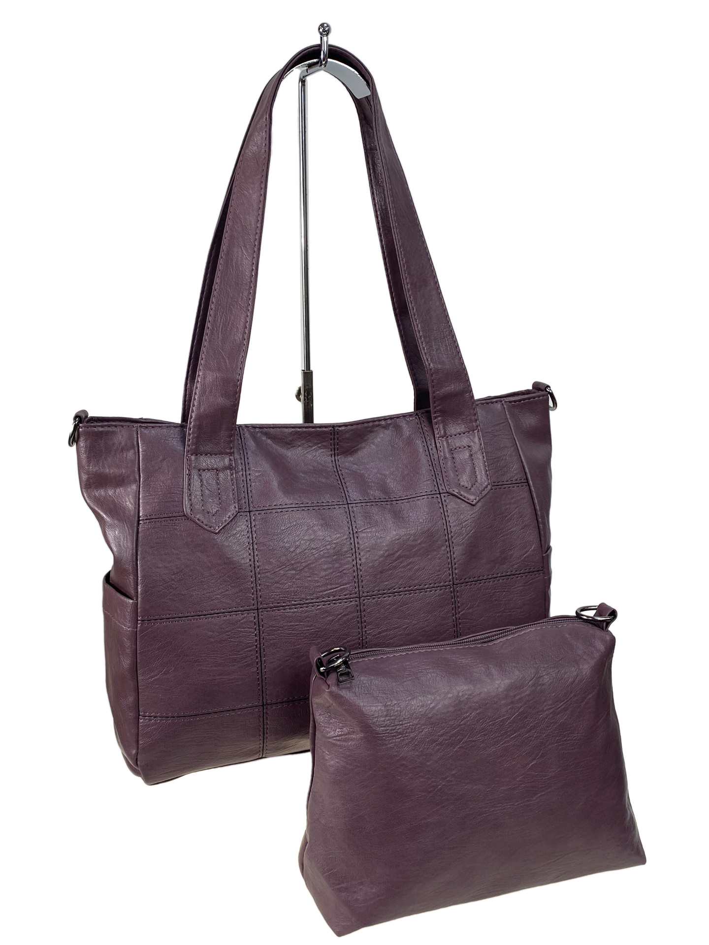 На фото 1 - Женская сумка из искусственной кожи цвет сиреневый