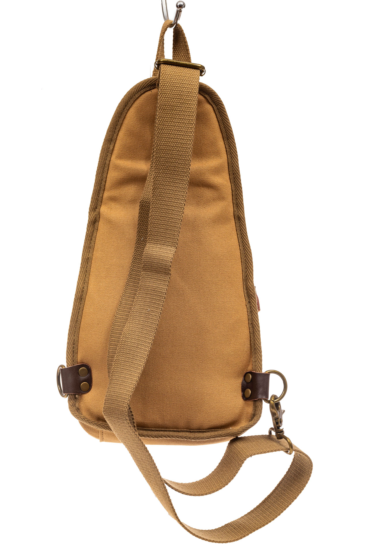 На фото 3 - Текстильный слинг-рюкзак для мужчин, цвет песочный