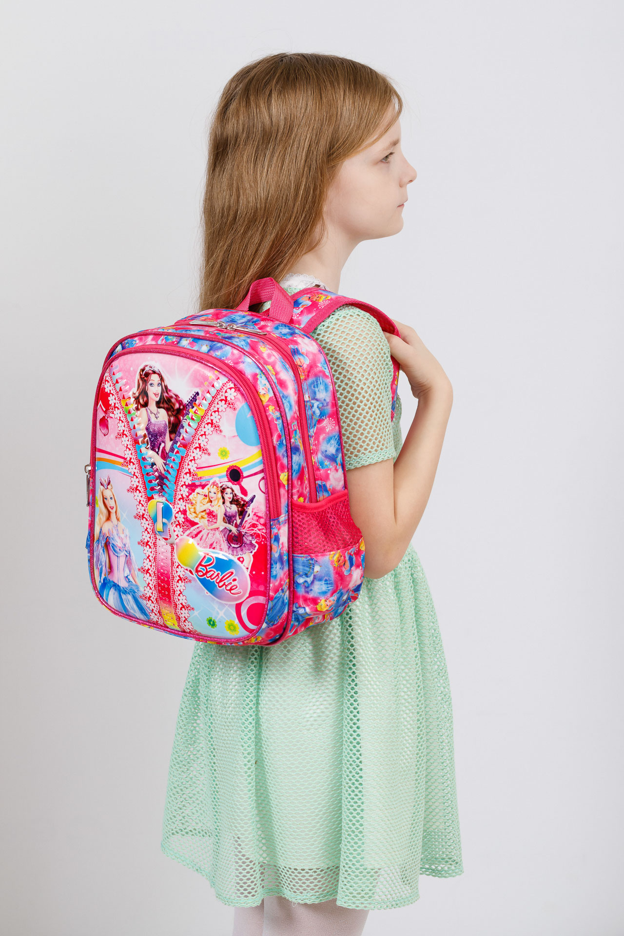 На фото 4 - Детский рюкзак из текстиля с ярким принтом, цвет малиновый