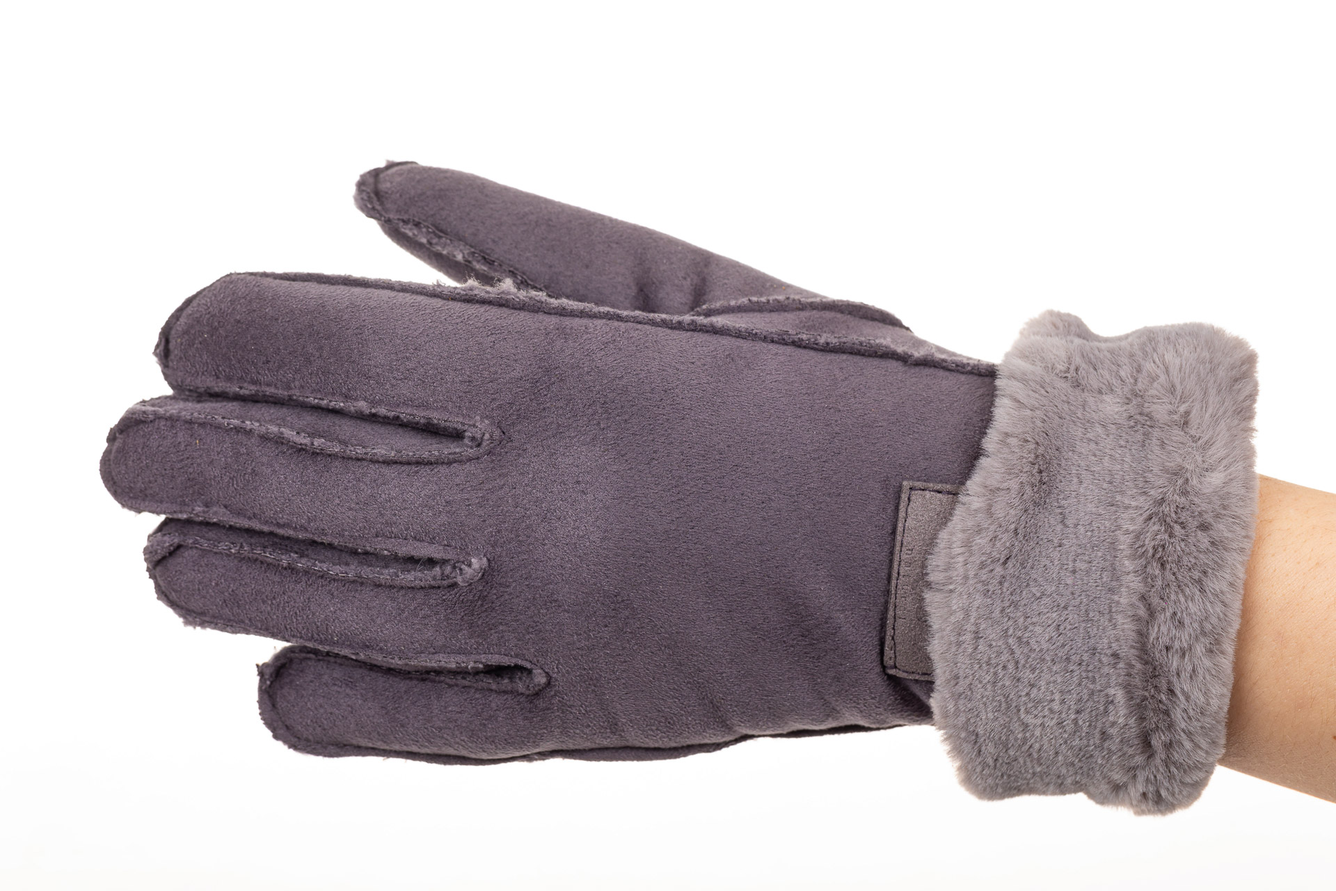 На фото 1 - Кроеные утепленные перчатки женские из велюра, цвет сиреневый