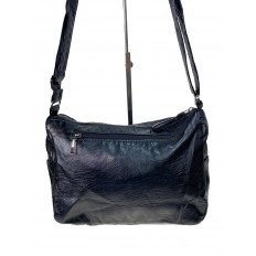 На фото 2 - Женская сумка  из искусственной кожи, цвет черный 