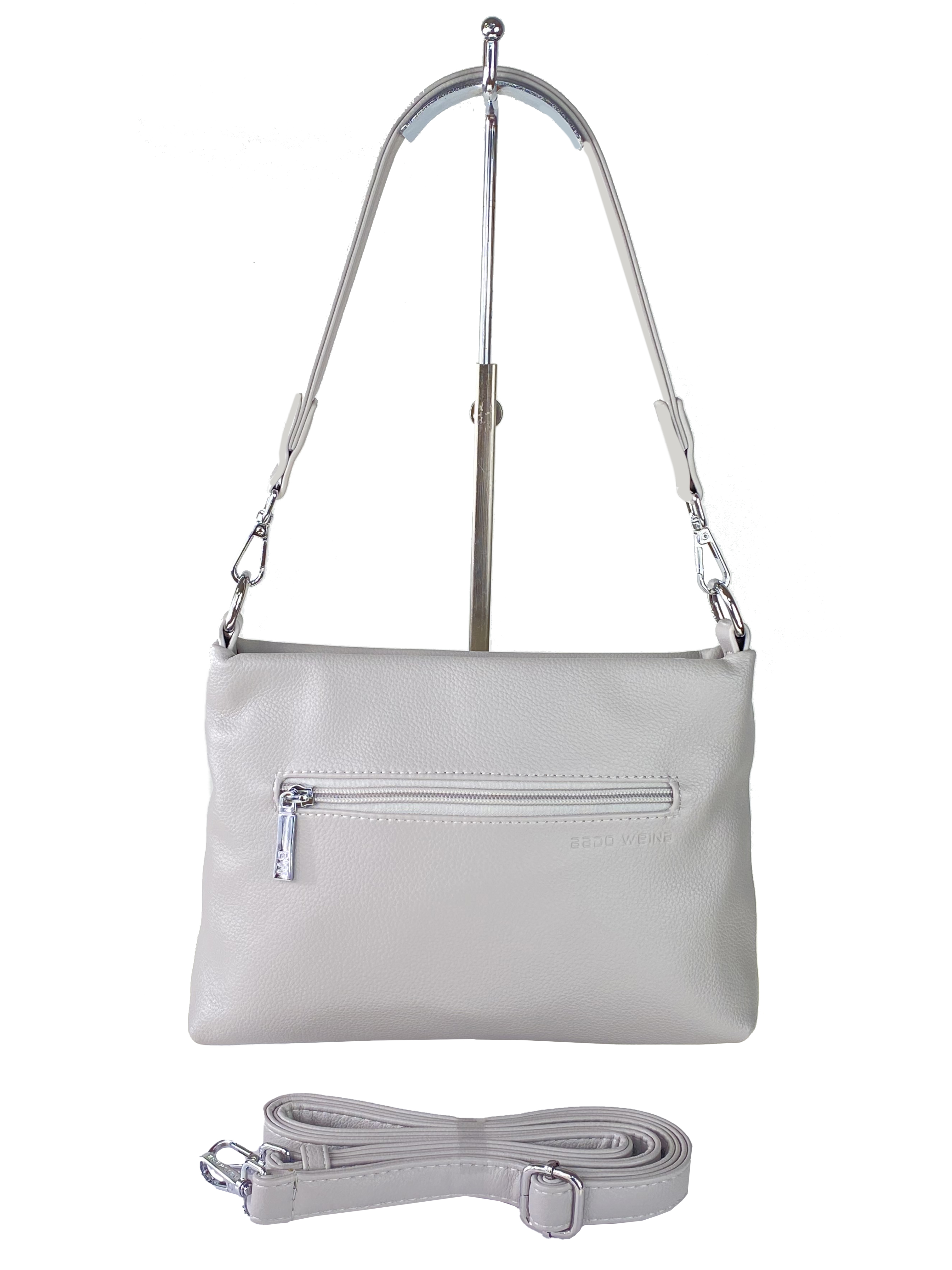 На фото 3 - Вечерняя сумка из мягкой экокожи со стразами и подвесками, цвет серый с пудровым