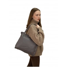 На фото 2 - Женская сумка  из натуральной кожи, цвет серый