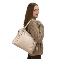 На фото 2 - Женская сумка  из натуральной кожи, цвет  светло серый