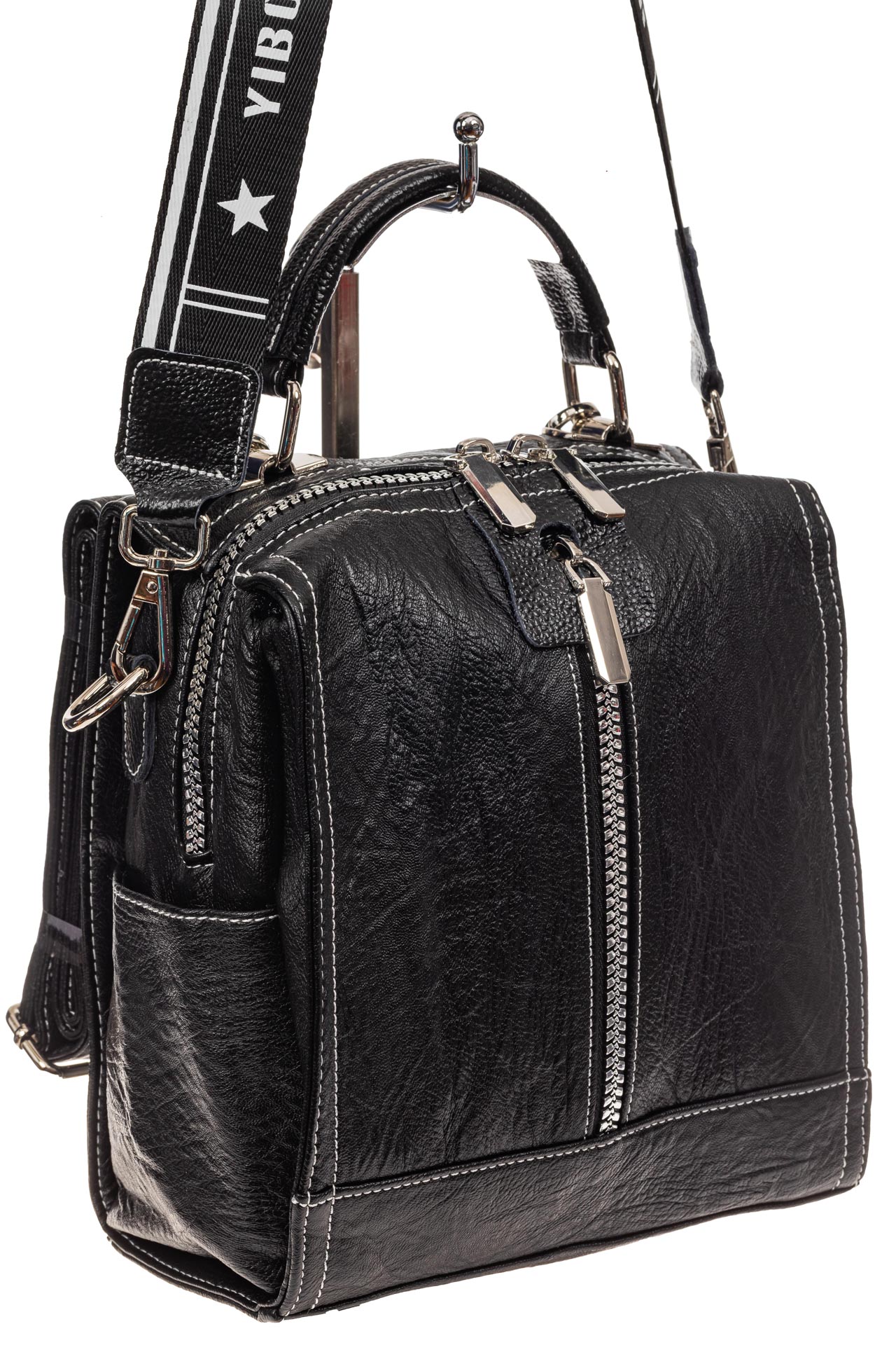 На фото 1 - Женская сумка-рюкзак из искусственной кожи, цвет черный