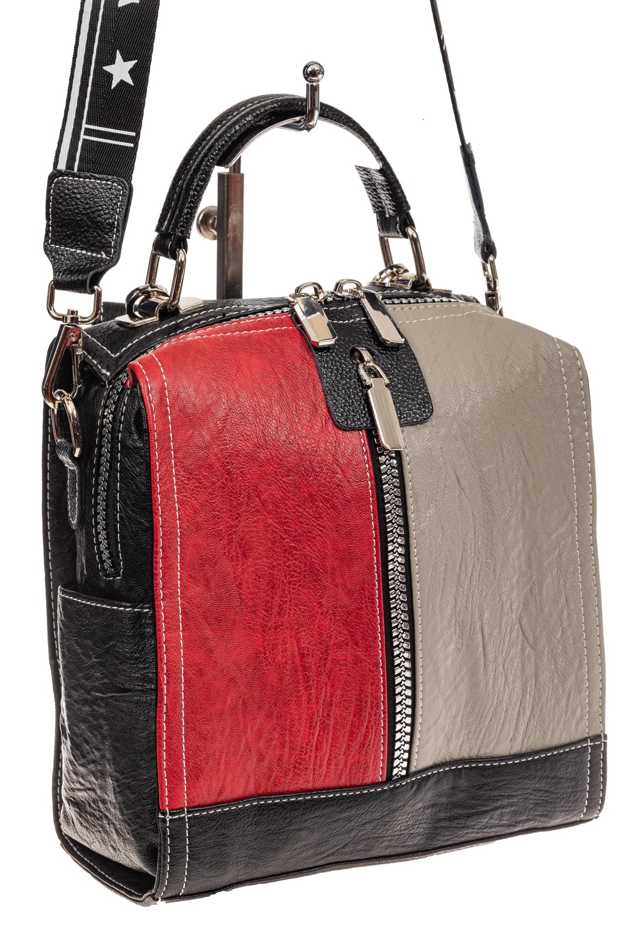На фото 1 - Женская сумка рюкзак из искусственной кожи, цвет красный