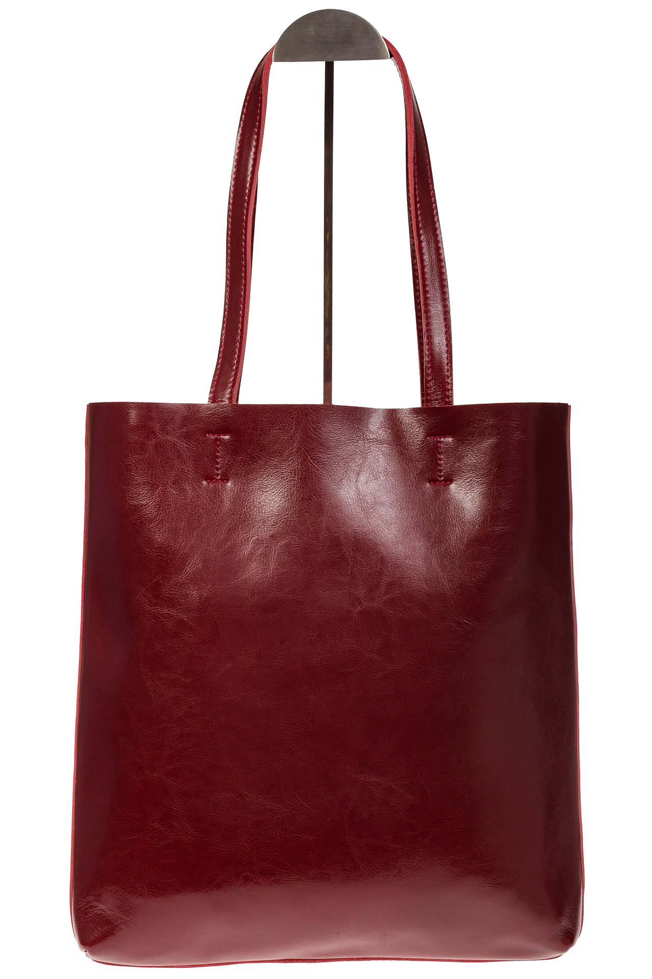 На фото 2 - Кожаная сумка-пакет бордового цвета