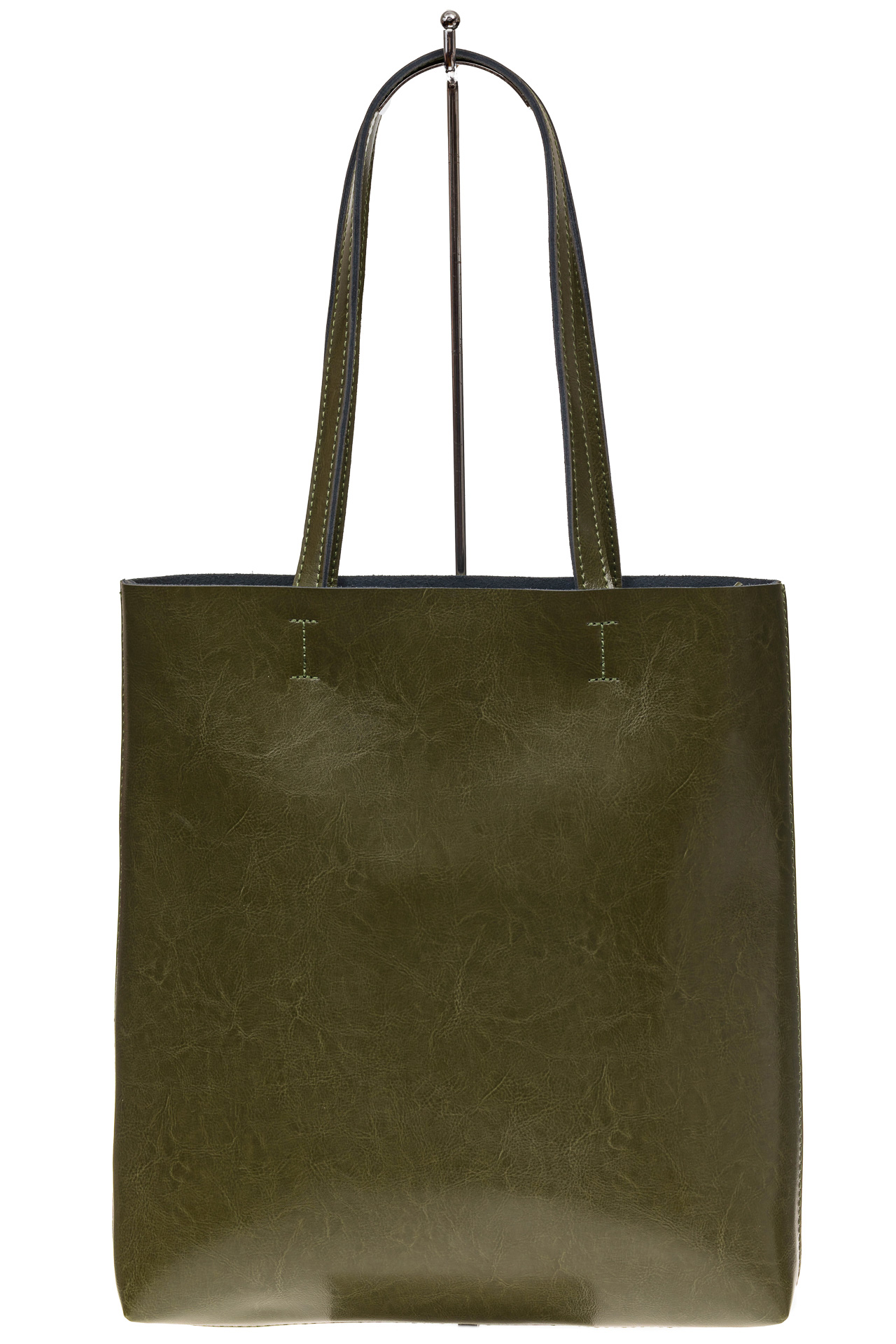 На фото 3 - Кожаная сумка-пакет зеленого цвета