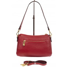 На фото 3 - Небольшая женская сумка из натуральной кожи с металлической подвеской, цвет бордовый