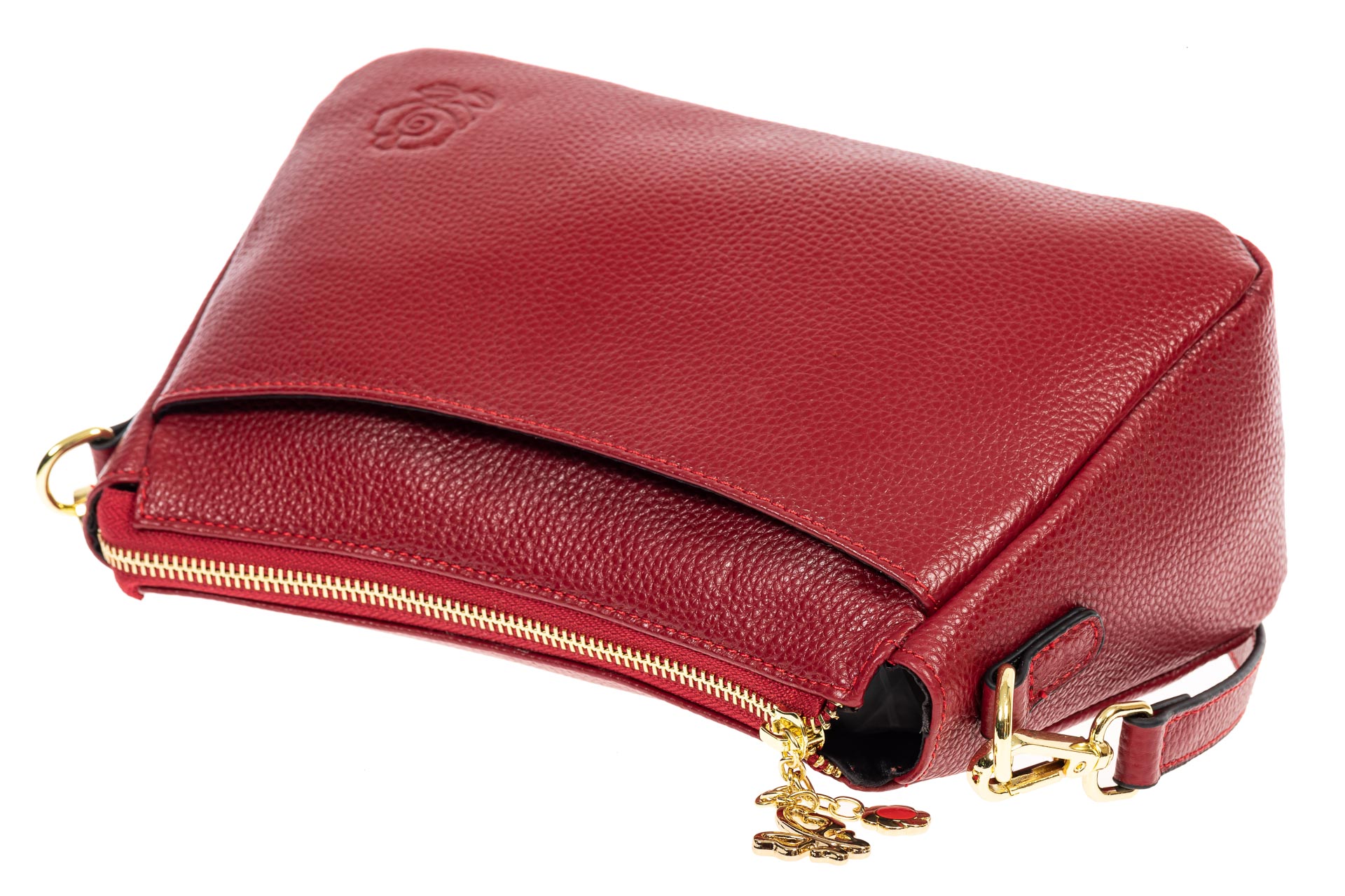 На фото 4 - Небольшая женская сумка из натуральной кожи с металлической подвеской, цвет бордовый