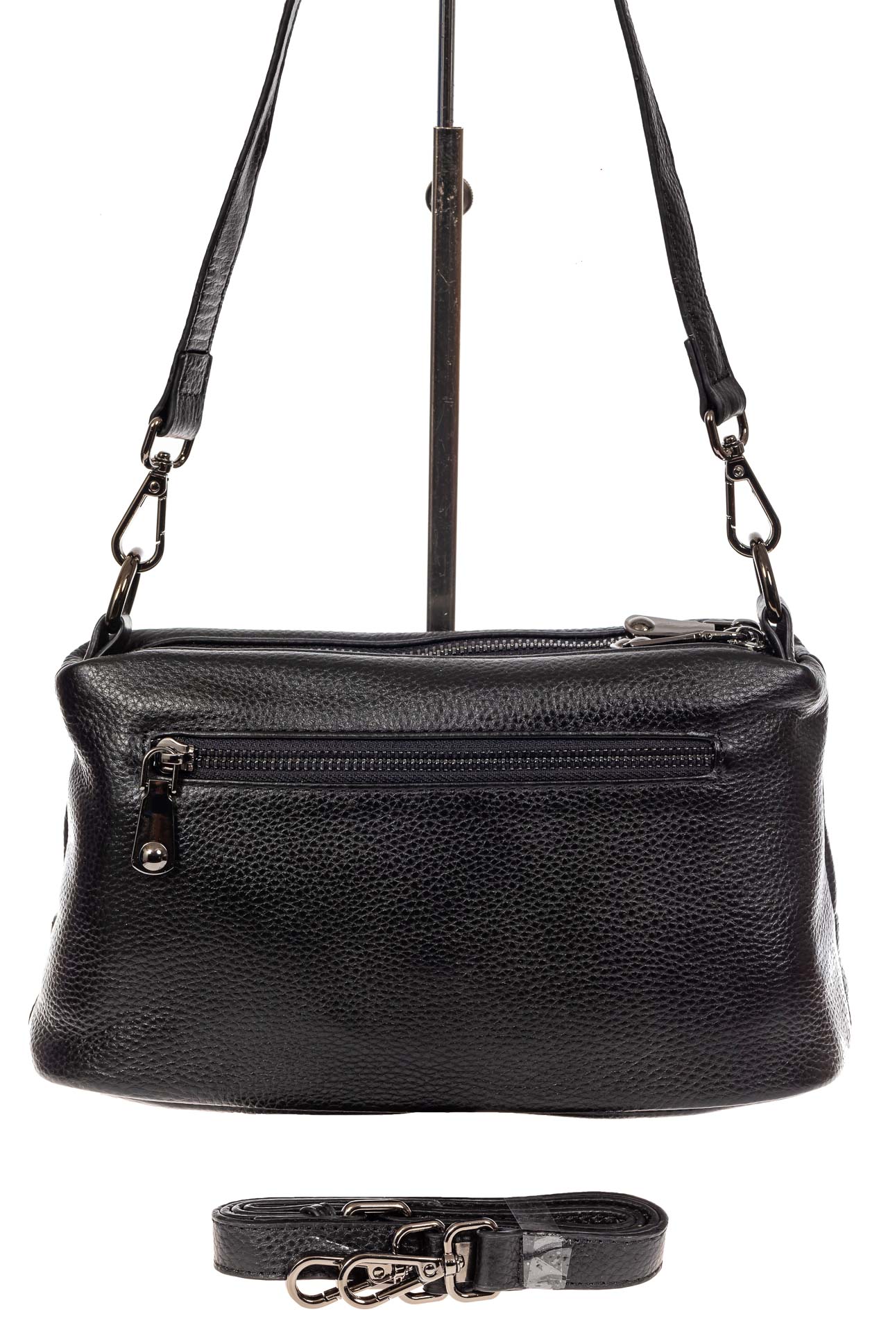 На фото 3 - Кожаная сумка багет, цвет черный