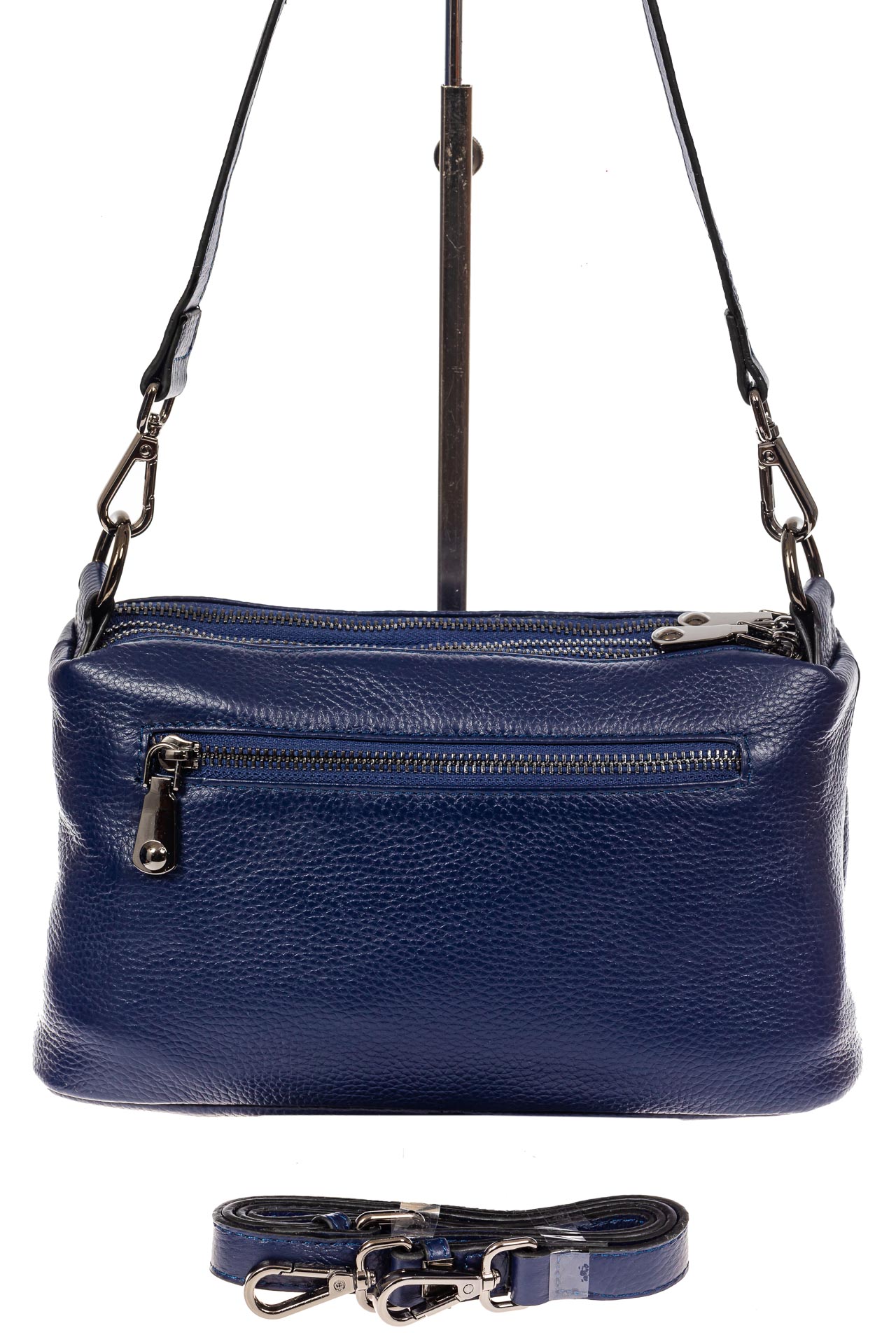 На фото 3 - Кожаная сумка багет, цвет синий