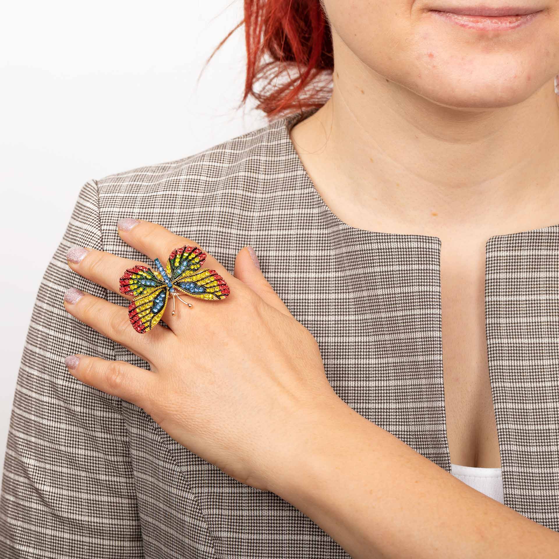 На фото 3 - Кольцо с украшением в виде бабочки