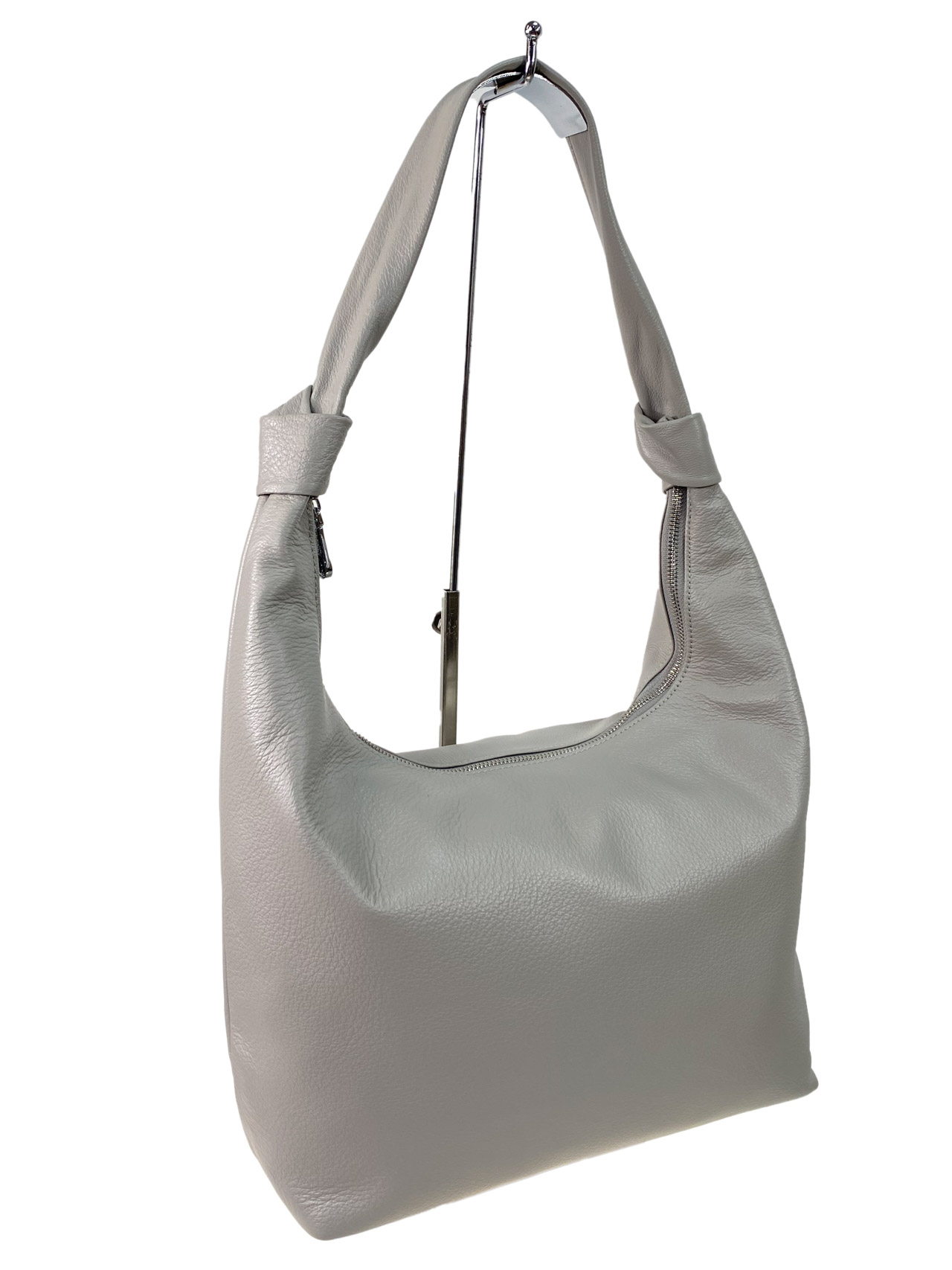 На фото 3 - Женская сумка  из натуральной кожи, цвет  светло серый