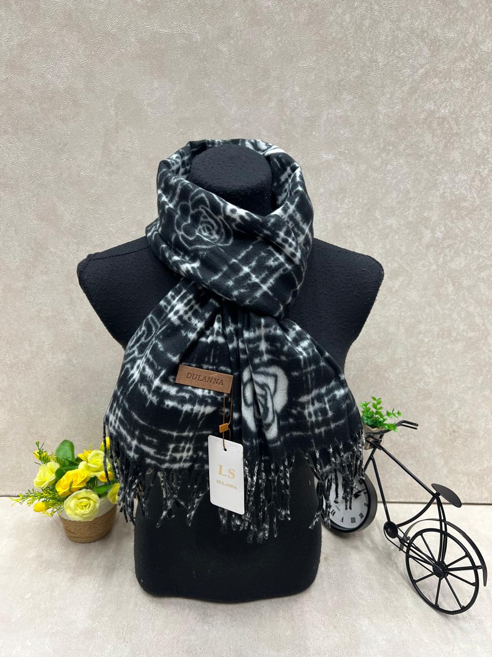 На фото 1 - Мягкий палантин из кашемира мультицвет