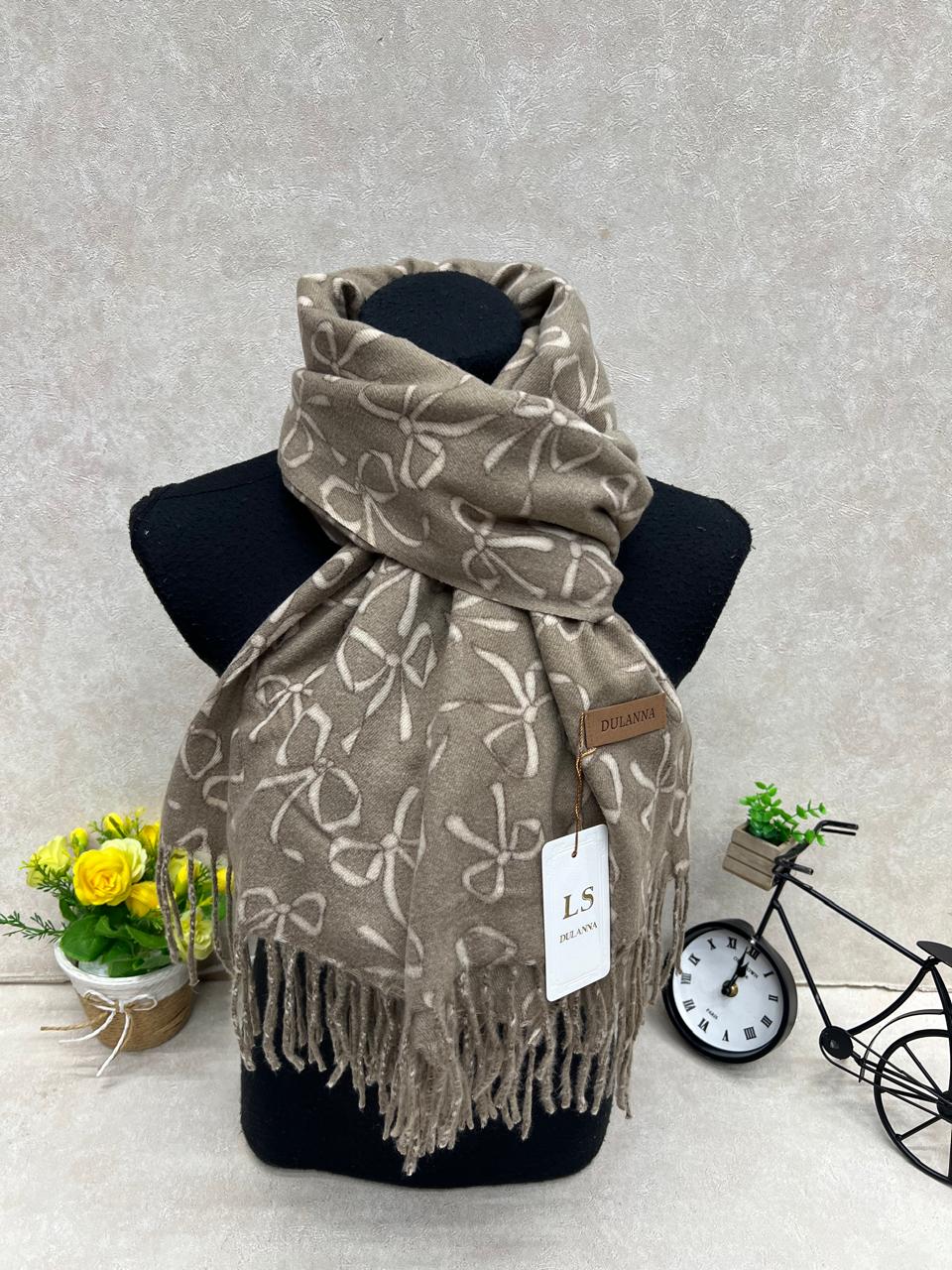 На фото 1 - Мягкий палантин из кашемира мультицвет