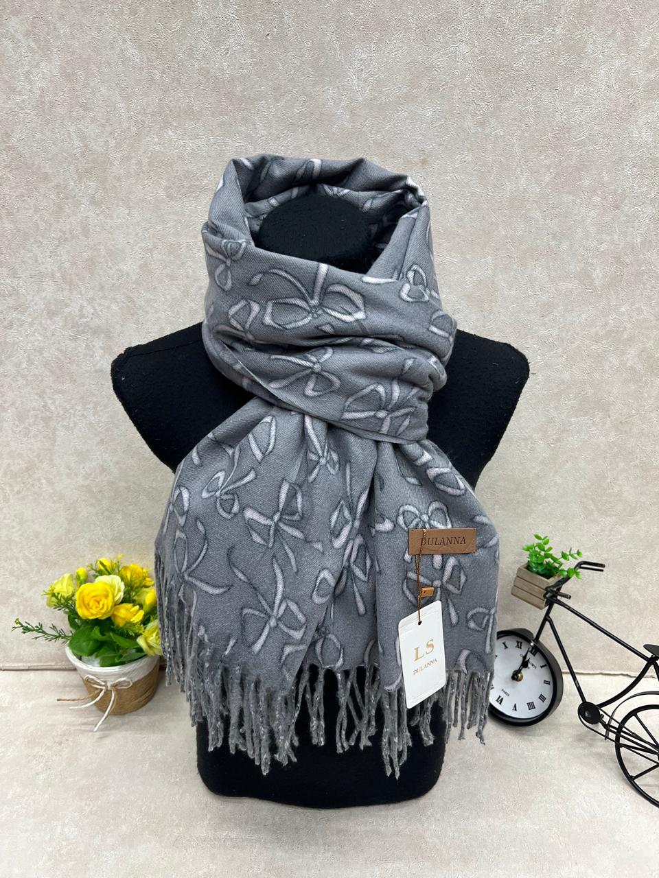 На фото 1 - Мягкий палантин из кашемира мультицвет