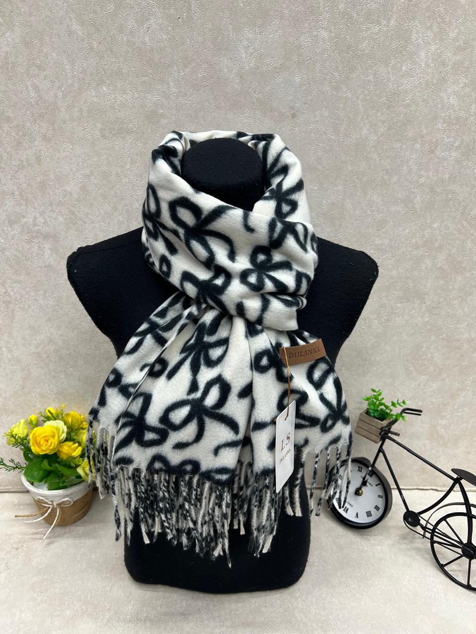 На фото 1 - Мягкий палантин из кашемира мультицвет