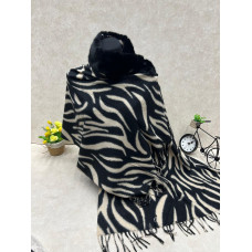 На фото 1 - Мягкий палантин из кашемира с норвковым воротником мультицвет На фото 1 - Мягкий палантин из кашемира с норвковым воротником мультицвет