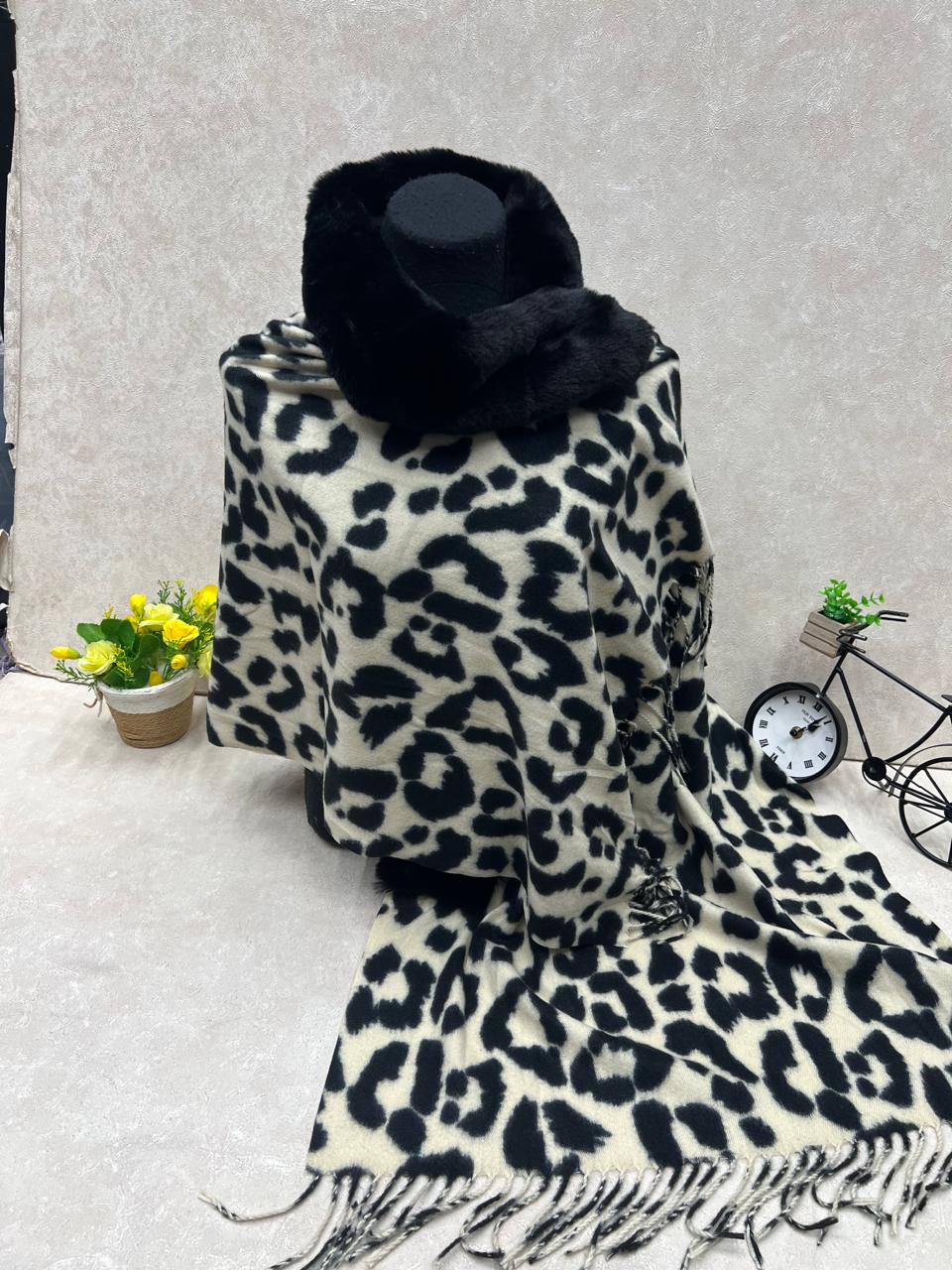 На фото 1 - Мягкий палантин из кашемира с норвковым воротником мультицвет