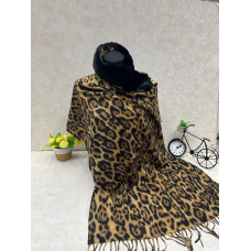 На фото 1 - Мягкий палантин из кашемира с норвковым воротником мультицвет На фото 1 - Мягкий палантин из кашемира с норвковым воротником мультицвет