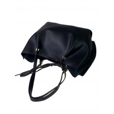На фото 4 - Кожаная сумка с подвеской, цвет чёрный