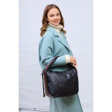 На фото 1 - Женская сумка хобо из гладкой экокожи, цвет мультицвет