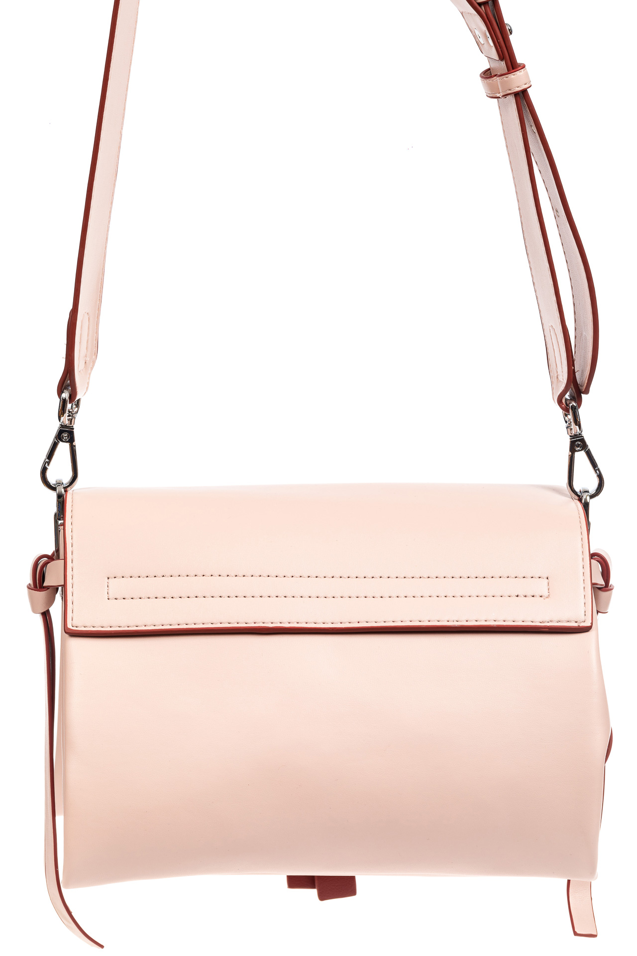 На фото 3 - Женская сумка из искусственной кожи с клапаном и подвесками, цвет розовый