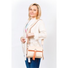 На фото 5 - Женская сумка из искусственной кожи с клапаном и подвесками, цвет молочный