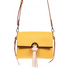На фото 2 - Женская сумка из искусственной кожи с клапаном и подвесками, цвет желтый