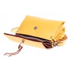 На фото 4 - Женская сумка из искусственной кожи с клапаном и подвесками, цвет желтый