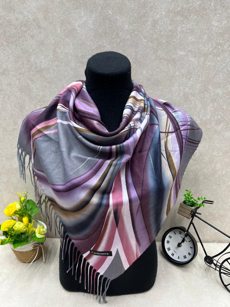 На фото 1 - Платок из кашемира мультицвет