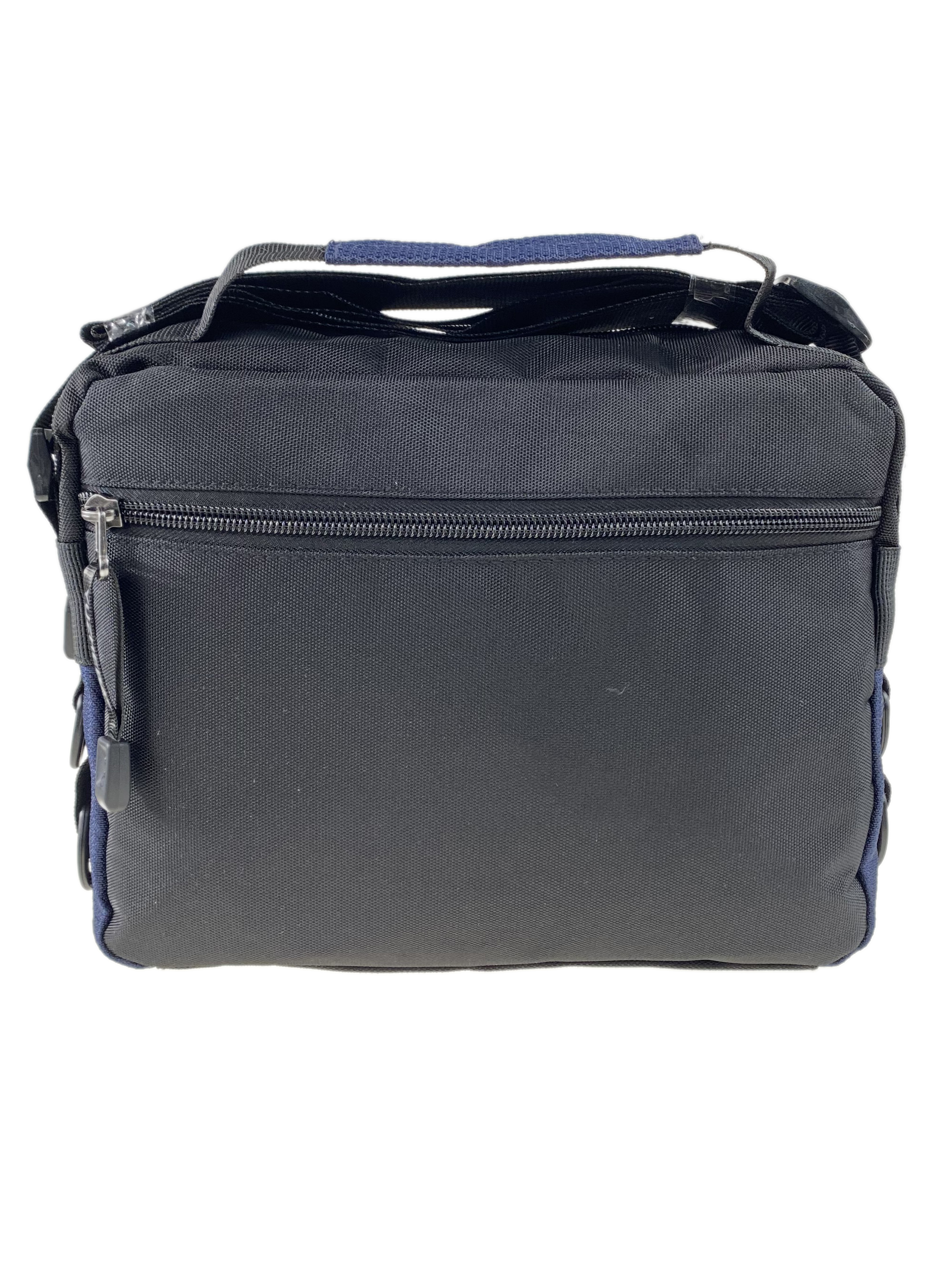 На фото 3 - Мужская сумка  из текстиля, цвет синий/чёрный