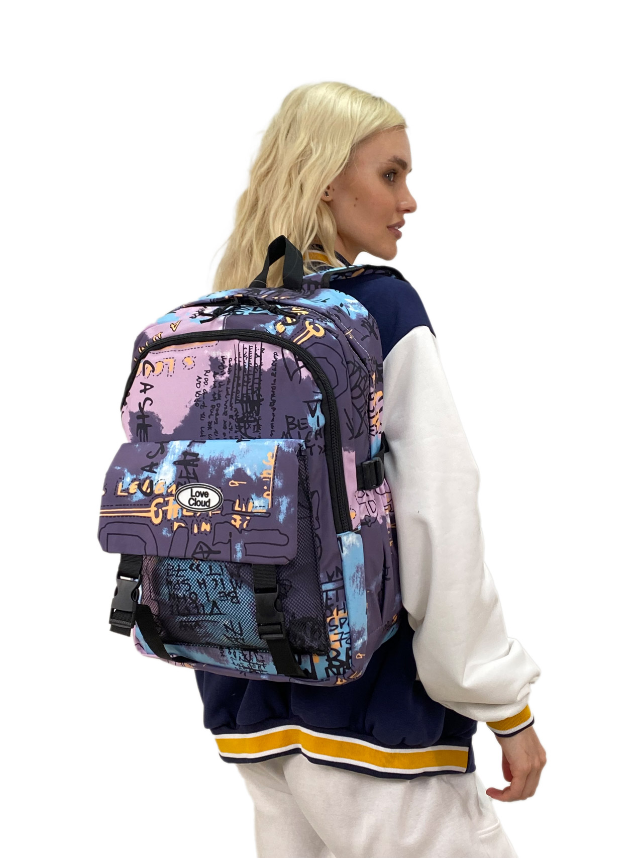 На фото 2 - Молодежный рюкзак из текстиля, мультицвет
