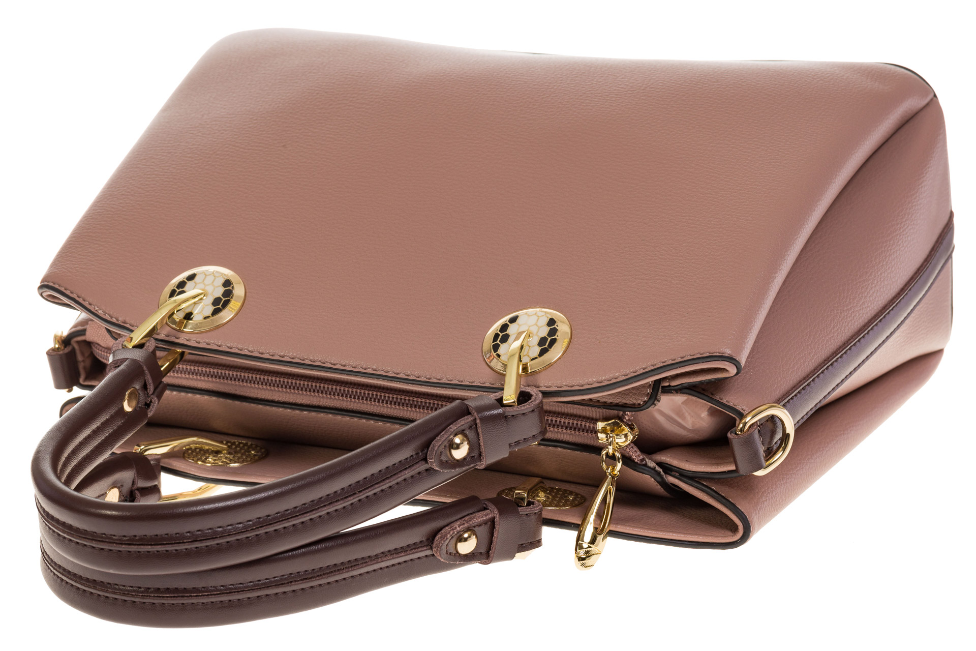 На фото 4 - Классическая сумочка из искусственной кожи розового цвета