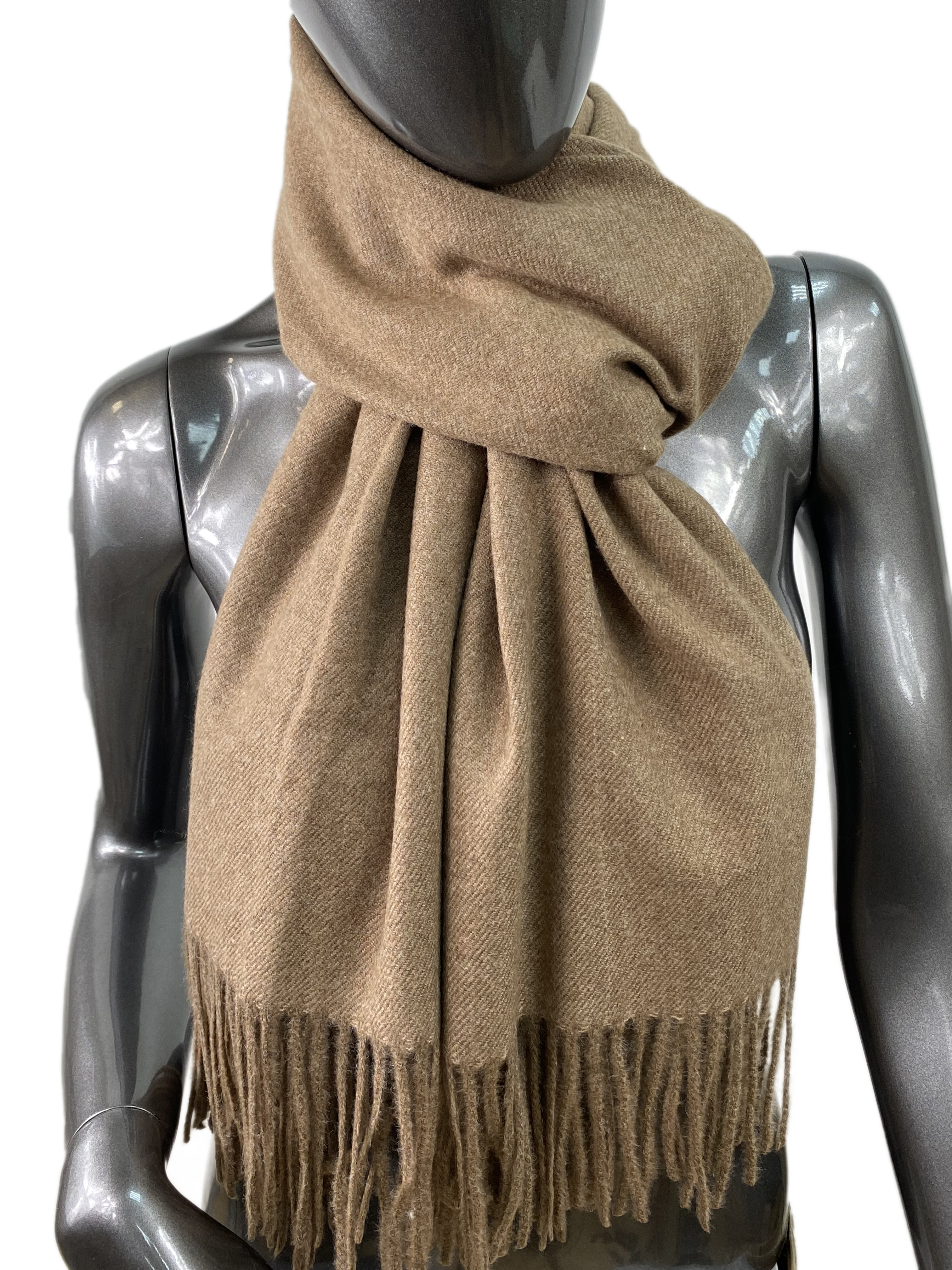 На фото 1 - Мягкий палантин-шарф из кашемира,  цвет светло коричневый