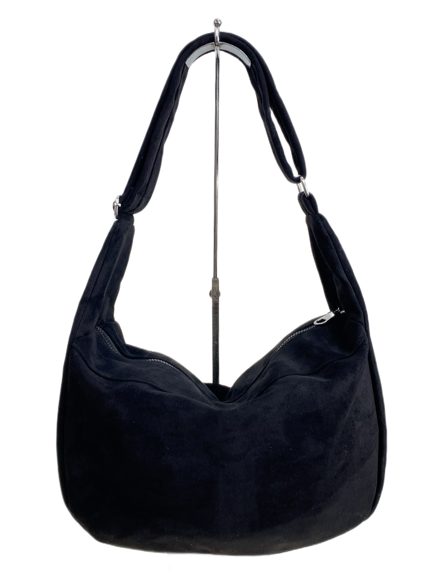 На фото 2 - Женская сумка из искусственной замши, цвет черный